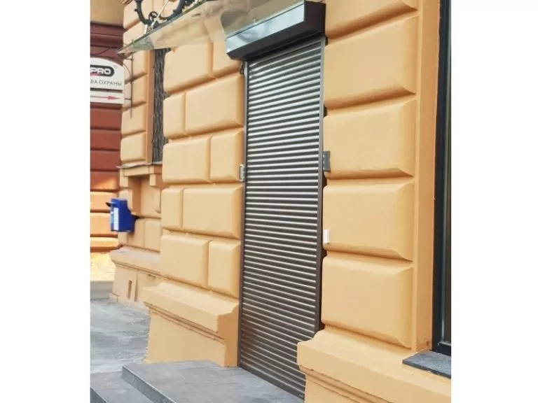 Роллета Doorhan из профиля RH45N на Б.Сампсониевском